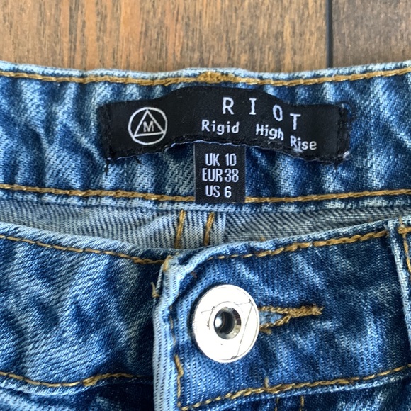 (2/$15) Riot Rigid High Rise Denim with Raw Hem - Picture 3 of 3
